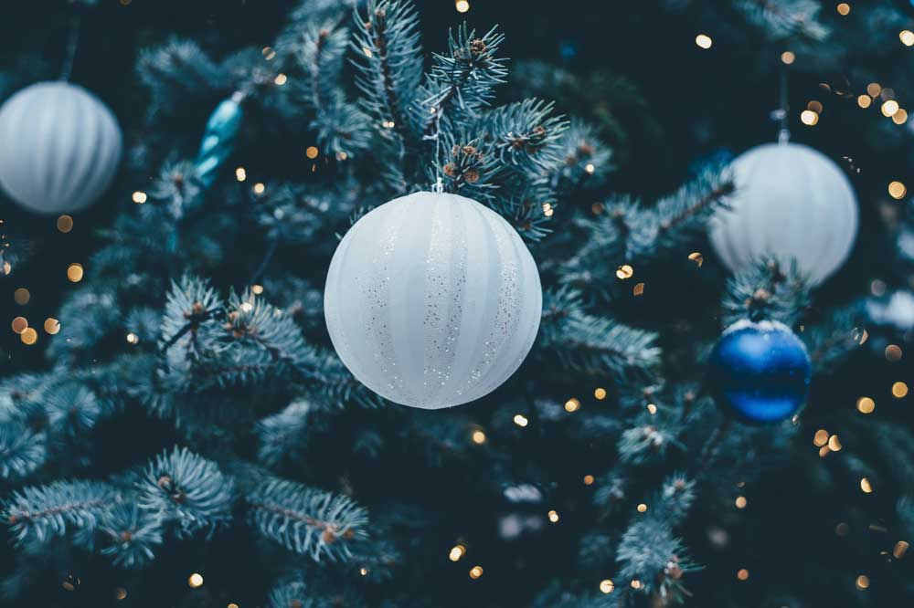 Holiday Decorating Ideas: Blue Christmas Tree